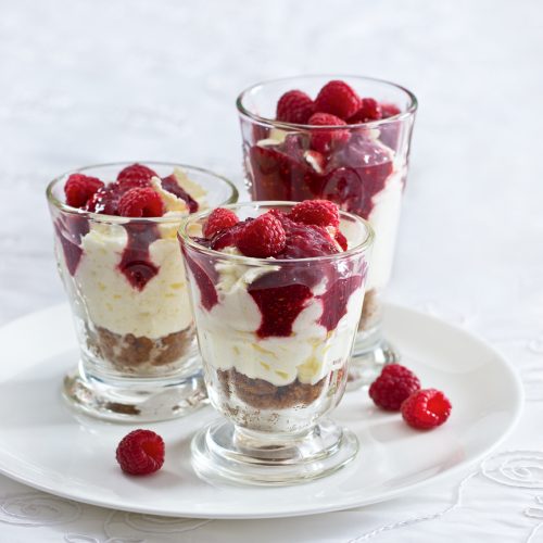 Cheesecake-in-Glasses-with-Raspberries-rgb